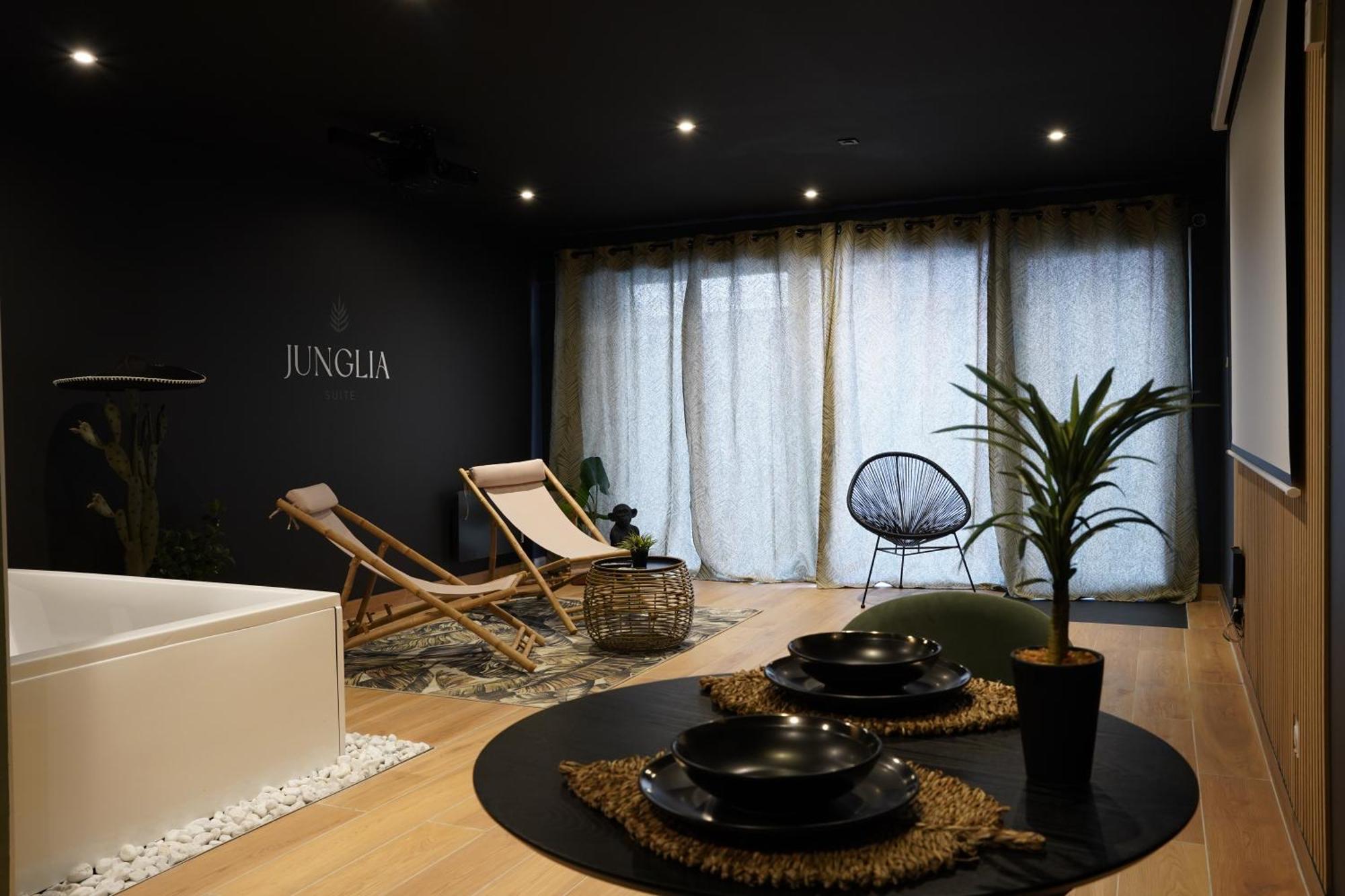 Junglia Suite - Spa & Cine Бур-ен-Брес Екстериор снимка