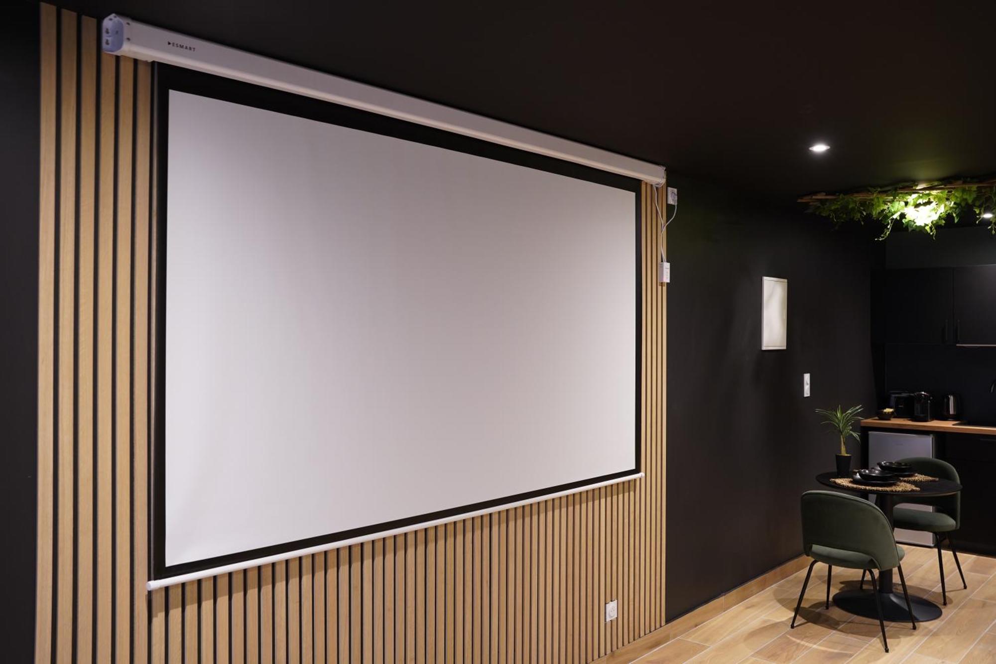 Junglia Suite - Spa & Cine Бур-ен-Брес Екстериор снимка