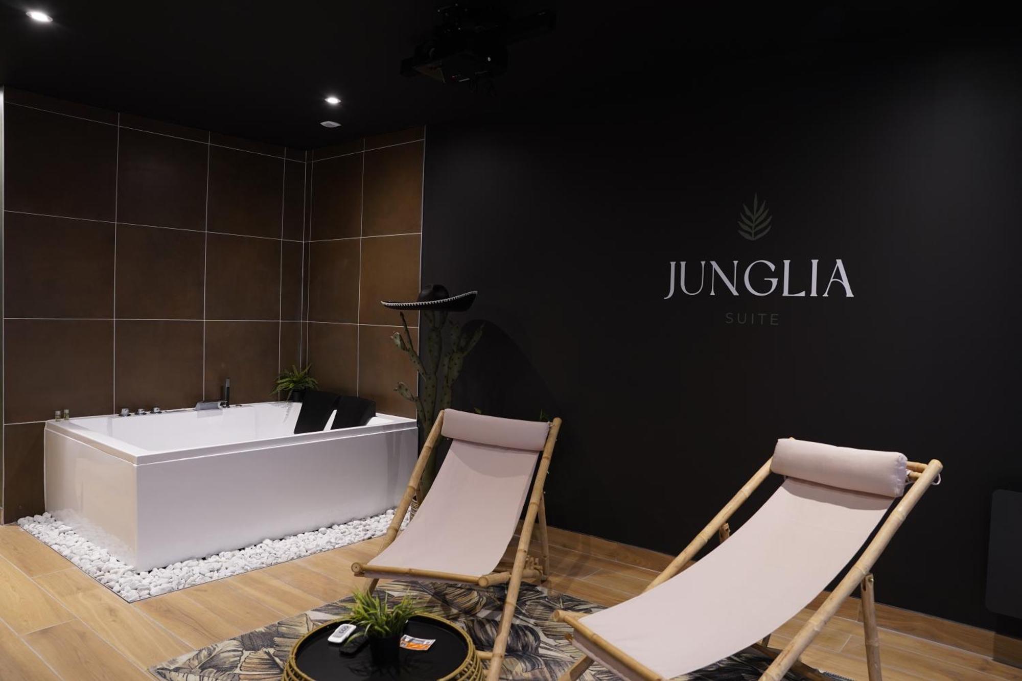 Junglia Suite - Spa & Cine Бур-ен-Брес Екстериор снимка